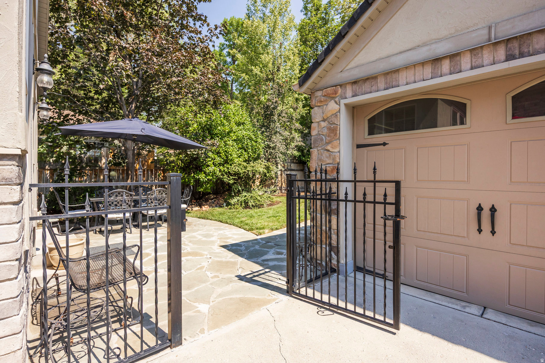 HARVARD/YALECREST - Residential