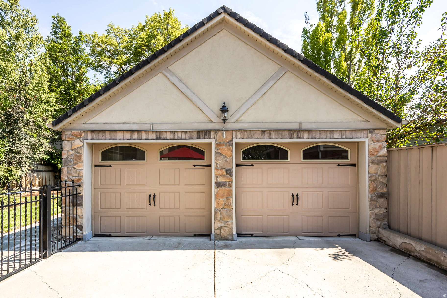 HARVARD/YALECREST - Residential