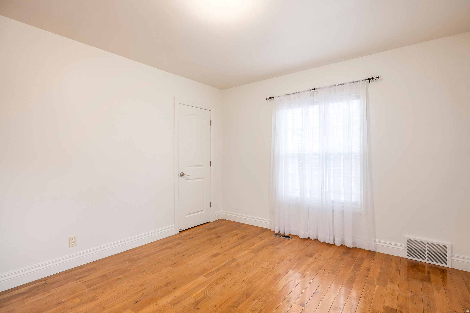 HARVARD/YALECREST - Residential