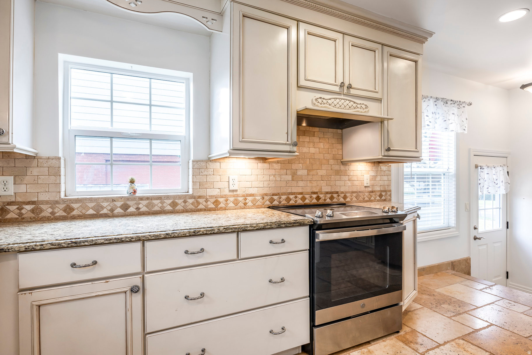 HARVARD/YALECREST - Residential