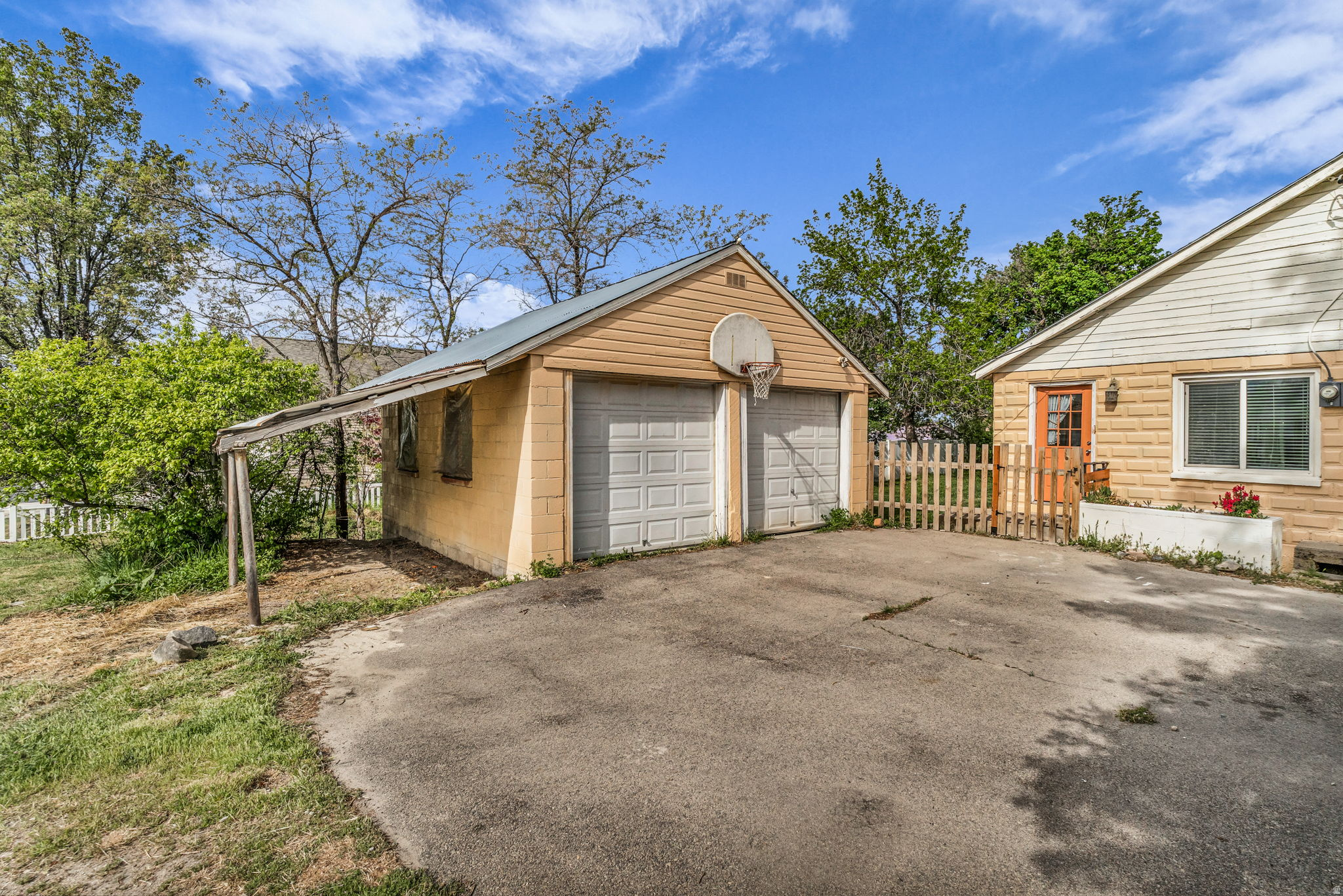 TRAILS END - Residential