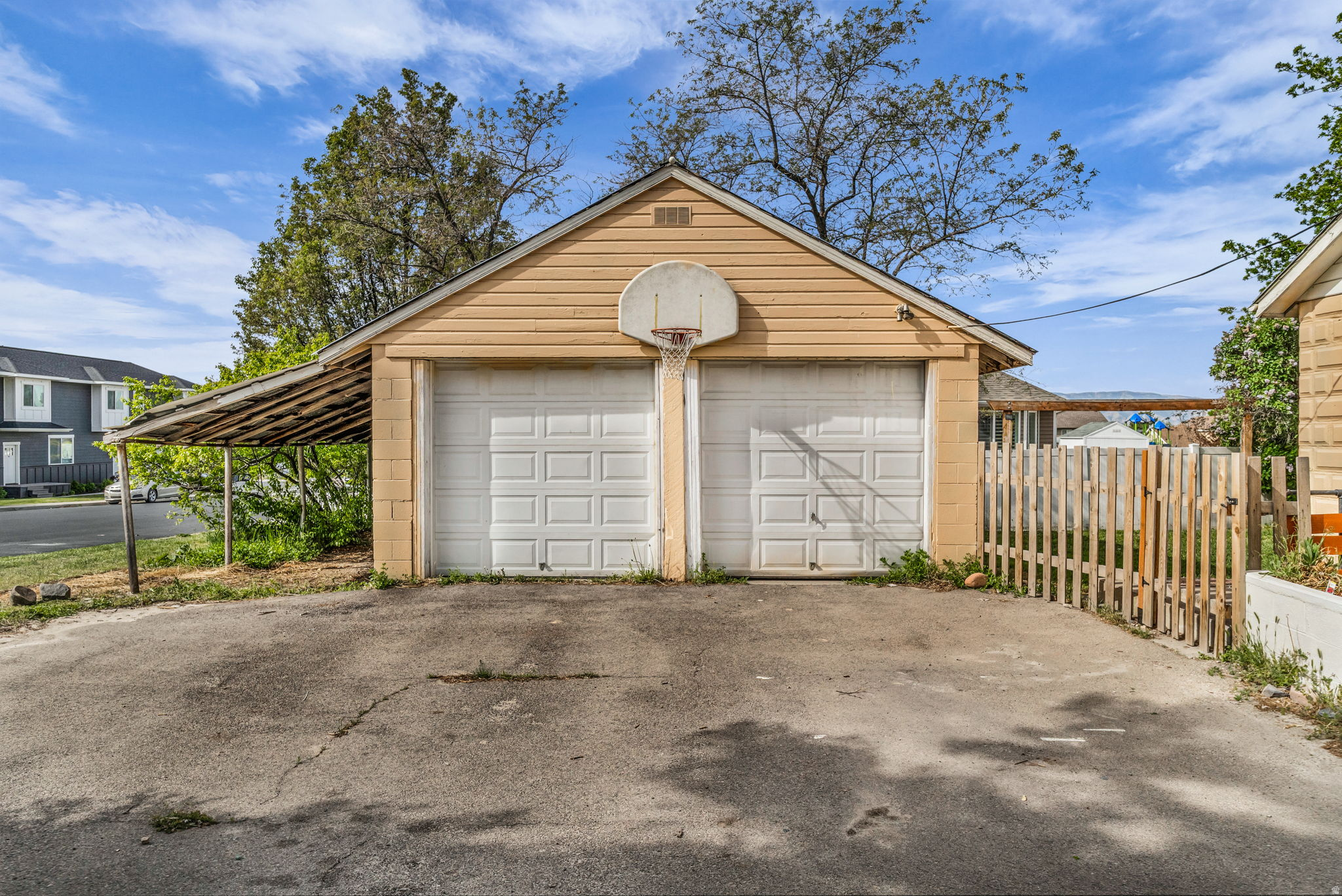 TRAILS END - Residential