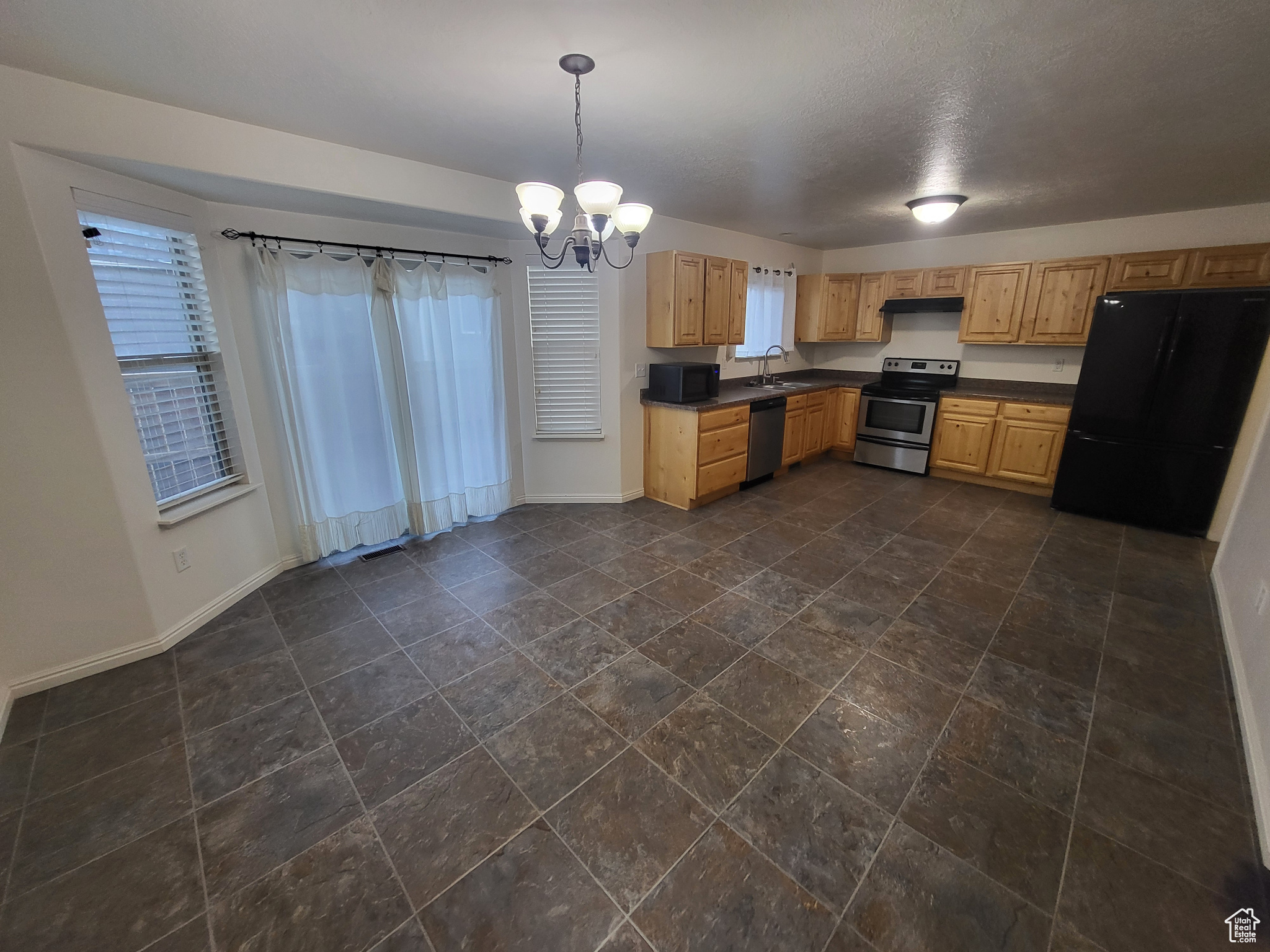 3318 E Quarter Mile Dr, Eagle Mountain, Utah image 7