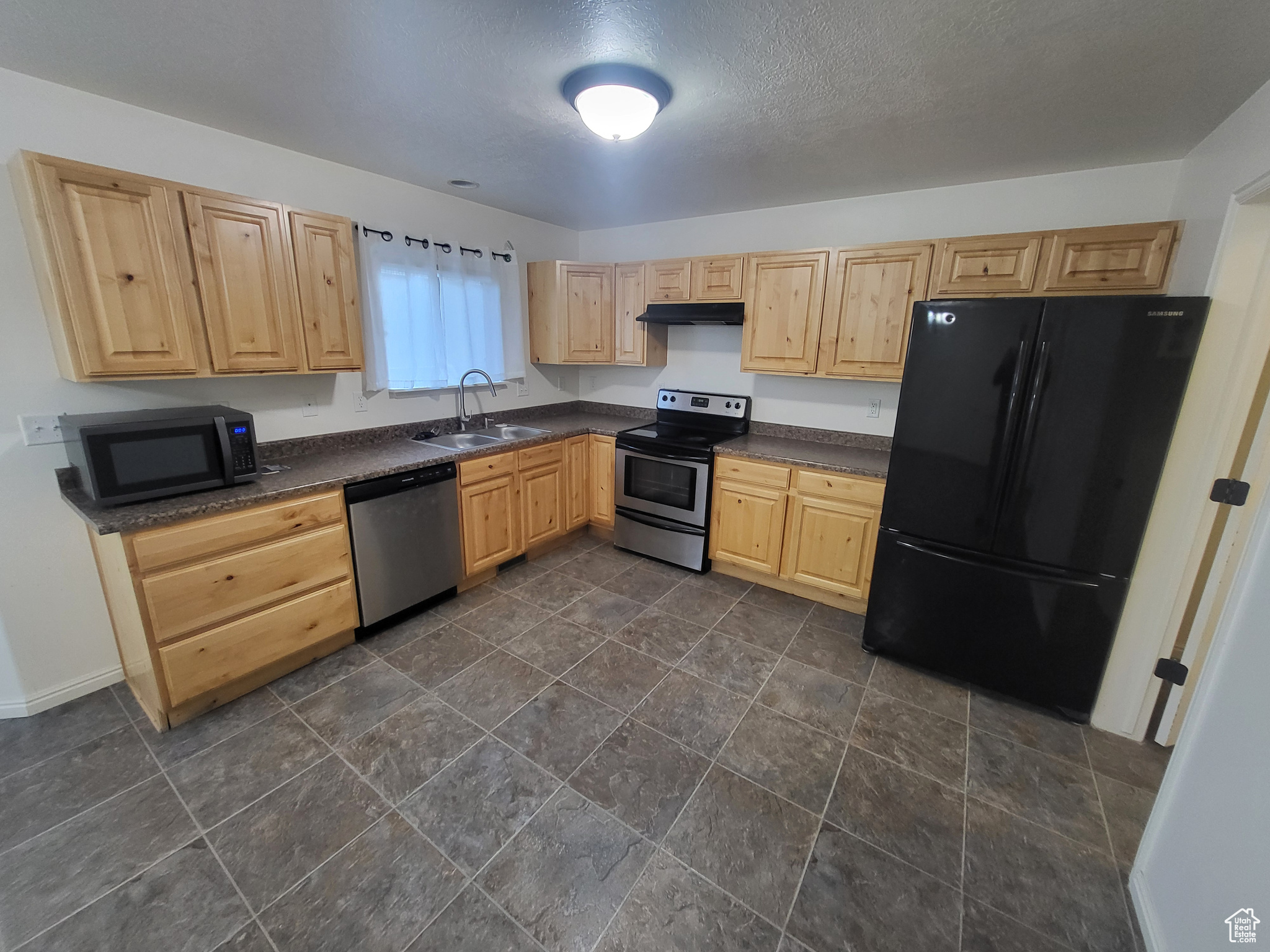 3318 E Quarter Mile Dr, Eagle Mountain, Utah image 8