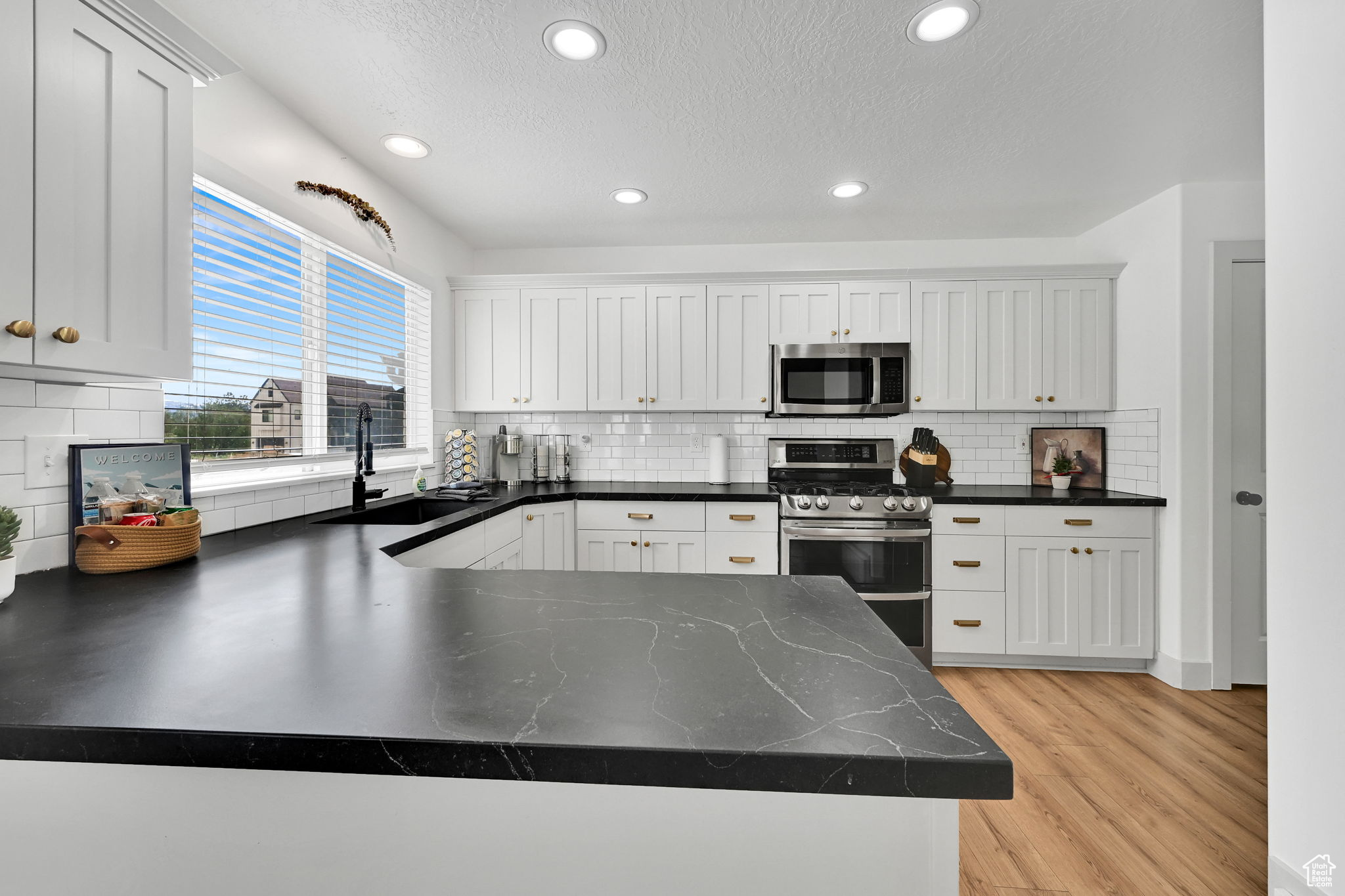 Eden, Utah 84310, United States, 4 Bedrooms Bedrooms, ,3 BathroomsBathrooms,Residential,Pending,131806