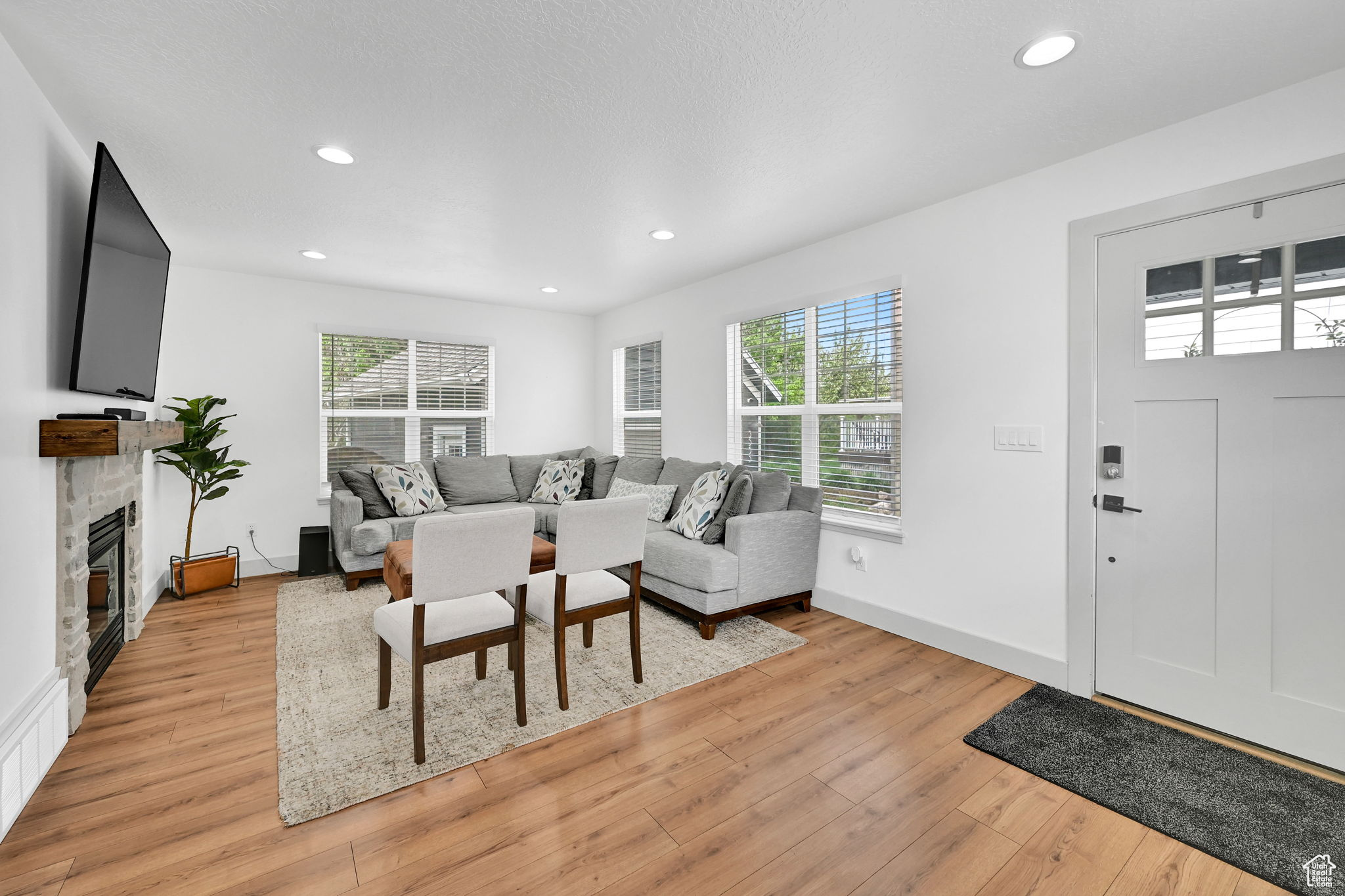 Eden, Utah 84310, United States, 4 Bedrooms Bedrooms, ,3 BathroomsBathrooms,Residential,Pending,131806