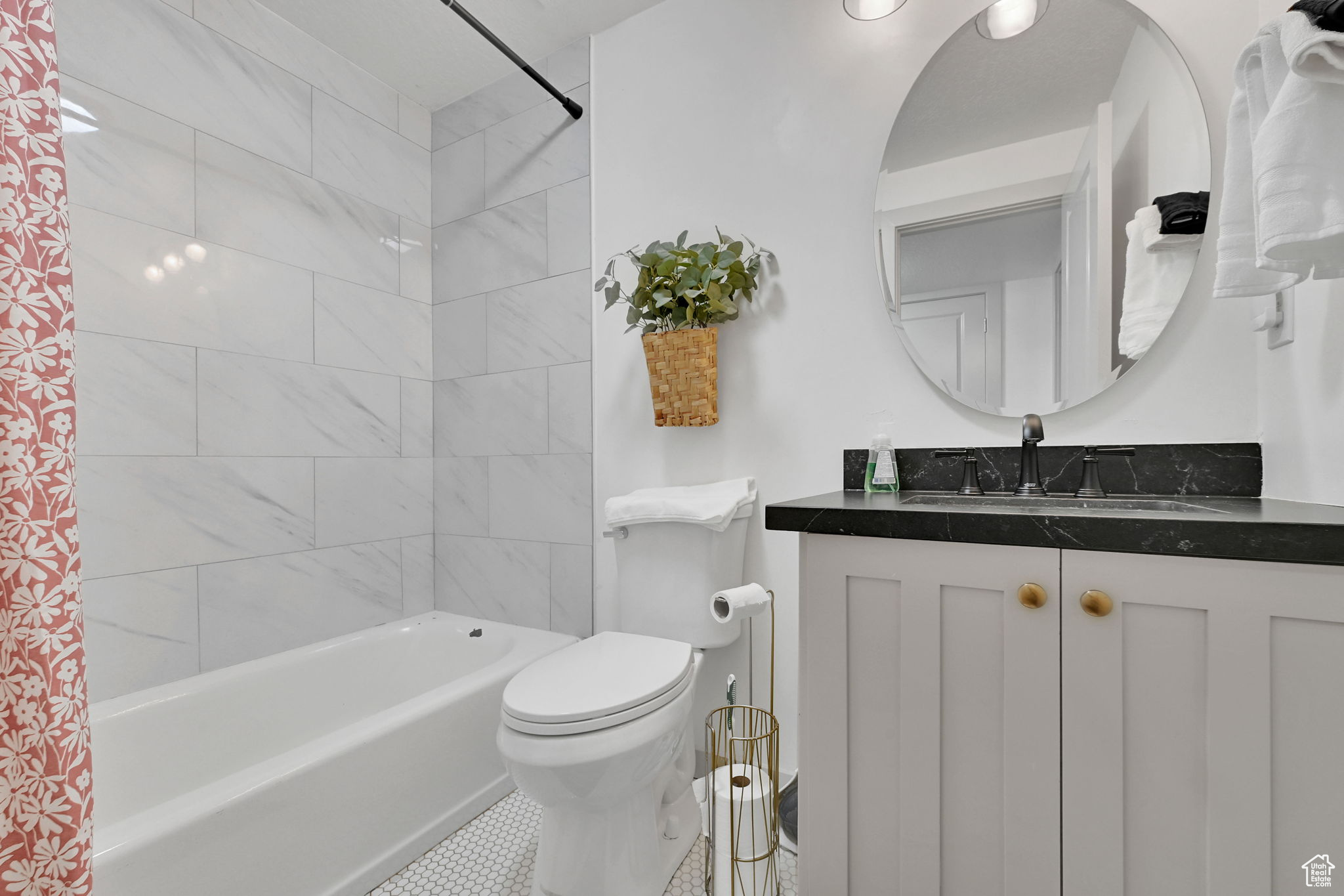 Eden, Utah 84310, United States, 4 Bedrooms Bedrooms, ,3 BathroomsBathrooms,Residential,Pending,131806