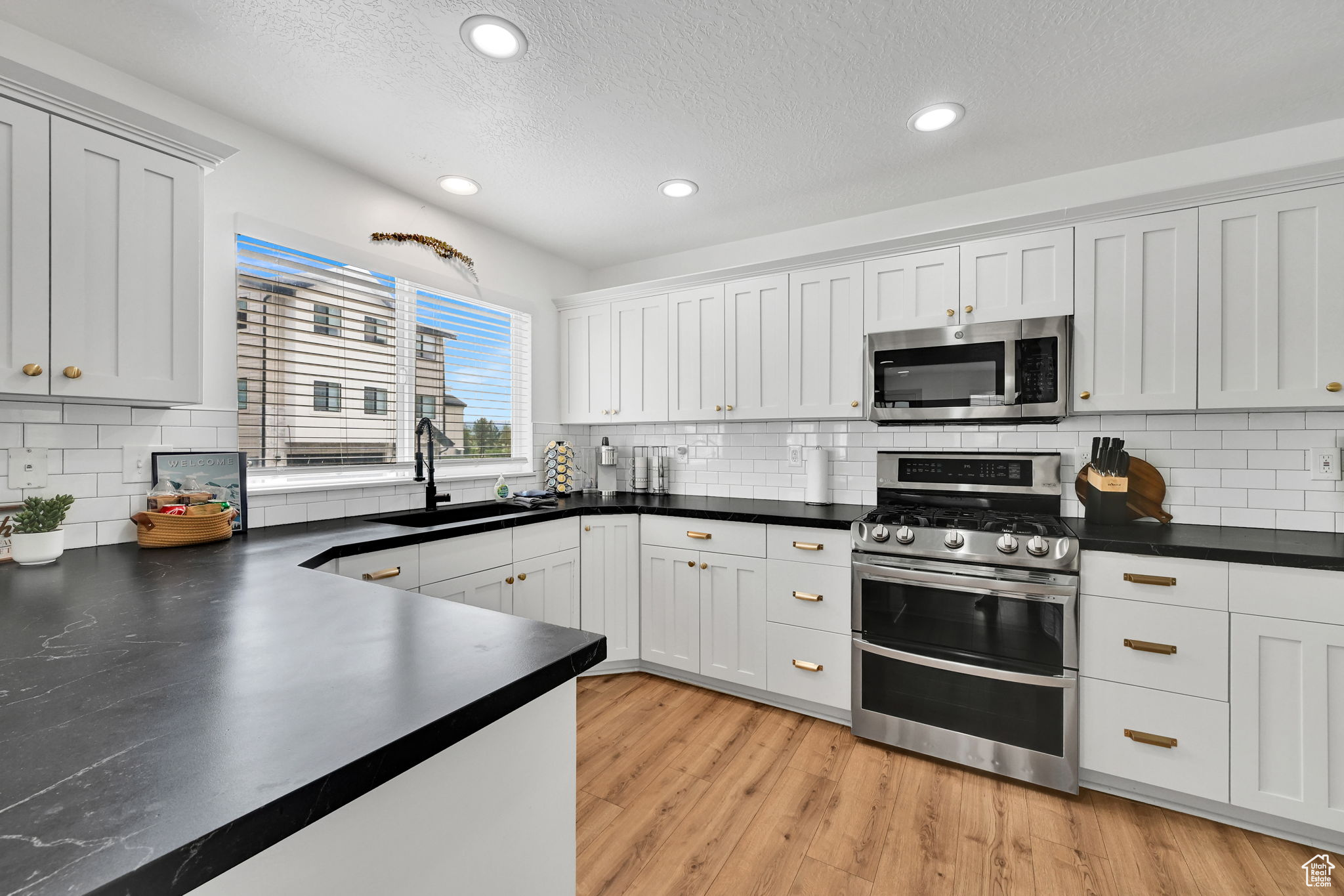 Eden, Utah 84310, United States, 4 Bedrooms Bedrooms, ,3 BathroomsBathrooms,Residential,Pending,131806