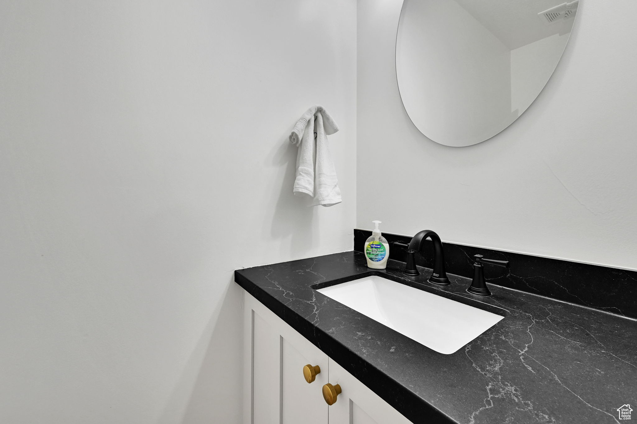 Eden, Utah 84310, United States, 4 Bedrooms Bedrooms, ,3 BathroomsBathrooms,Residential,Pending,131806