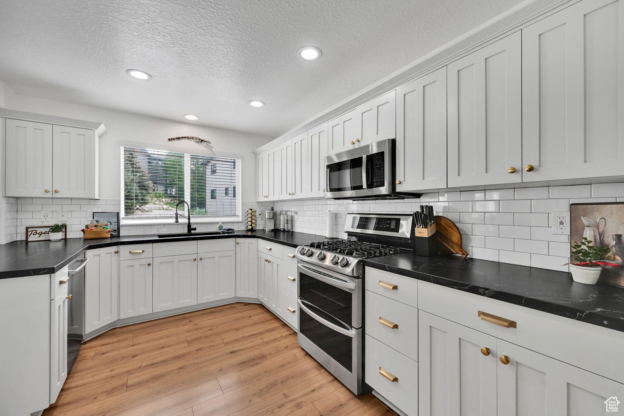 Eden, Utah 84310, United States, 4 Bedrooms Bedrooms, ,3 BathroomsBathrooms,Residential,Pending,131806