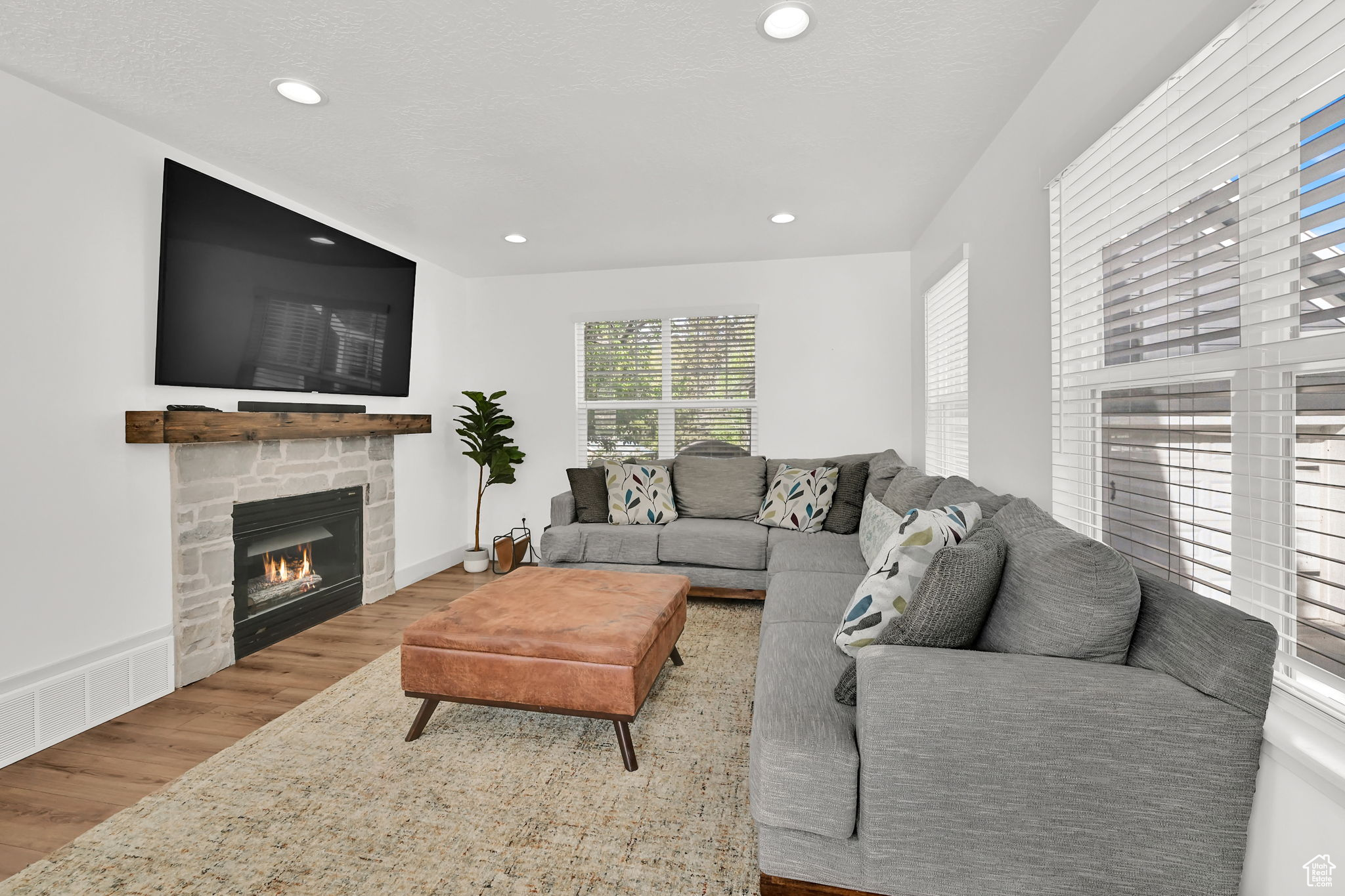 Eden, Utah 84310, United States, 4 Bedrooms Bedrooms, ,3 BathroomsBathrooms,Residential,Pending,131806