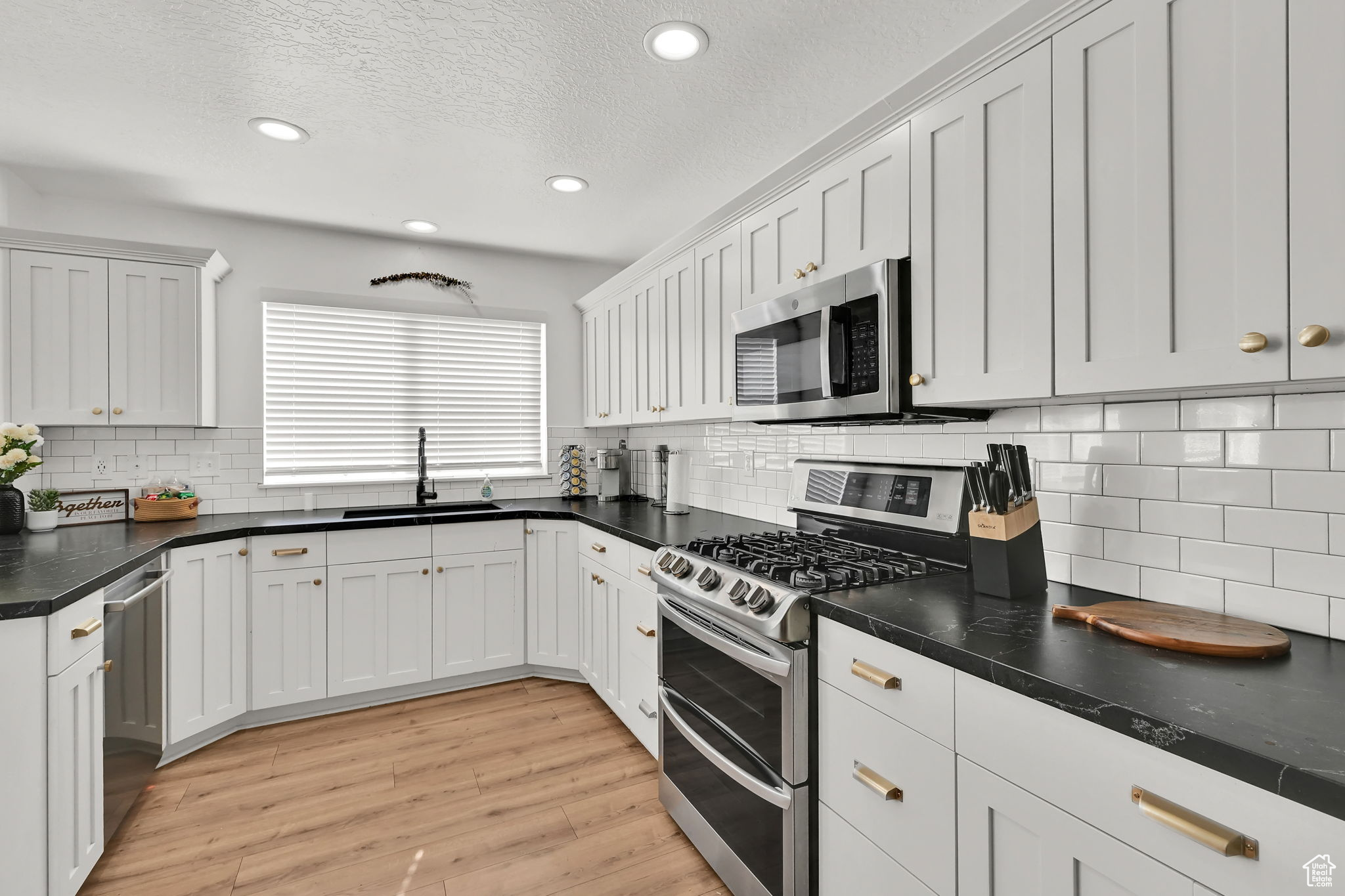 Eden, Utah 84310, United States, 4 Bedrooms Bedrooms, ,3 BathroomsBathrooms,Residential,Pending,131806