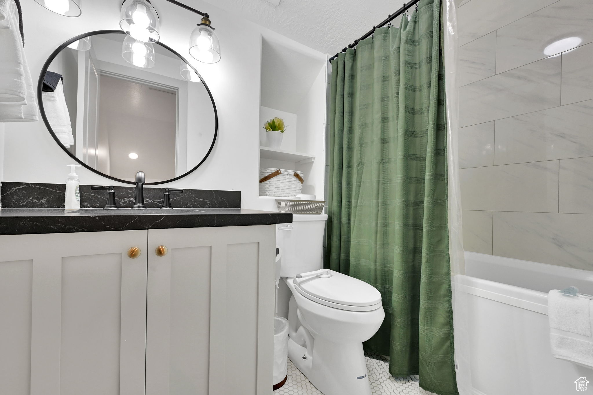 Eden, Utah 84310, United States, 4 Bedrooms Bedrooms, ,3 BathroomsBathrooms,Residential,Pending,131806