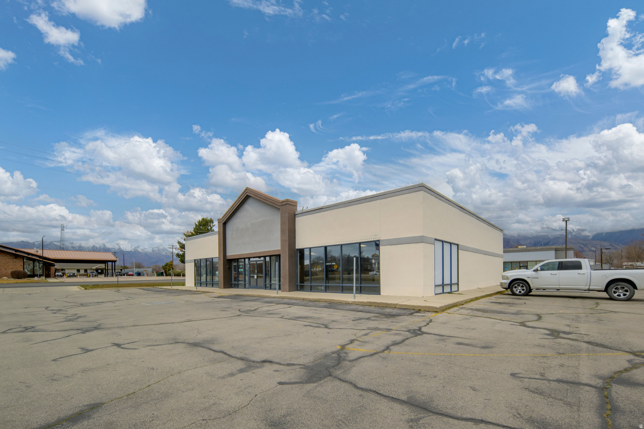 UTAH PLAZA - Commercial Sale