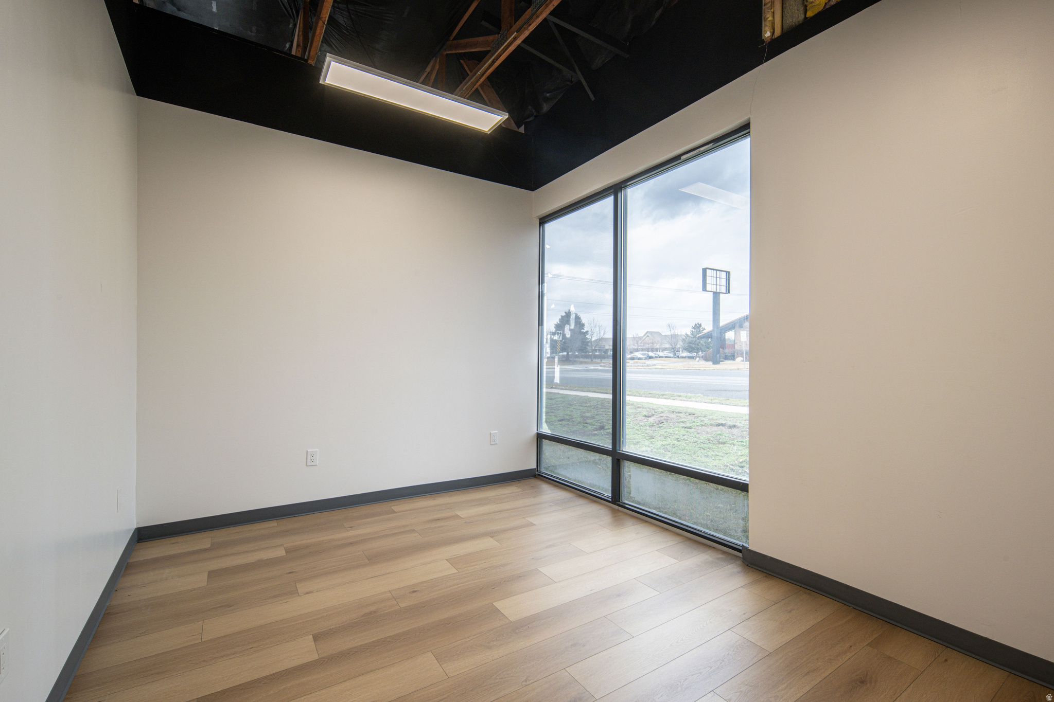 UTAH PLAZA - Commercial Sale