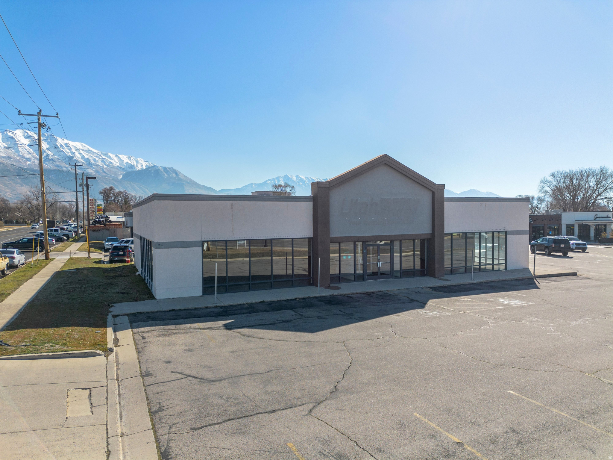 UTAH PLAZA - Commercial Sale