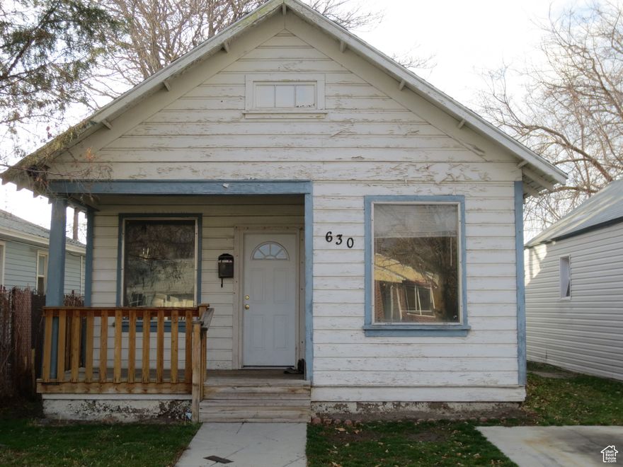 Well kept house ready to move into. Has been a rental but is vacant and clean, ready for new tenants or owners. Up and coming neighborhood. New washer & dryer are included. Fenced yard for privacy and pets. Bonus 3rd room could be office etc. Remodeled a few years ago. Seller financing available with 20% down, call agent for terms. Great price, come see it today!
