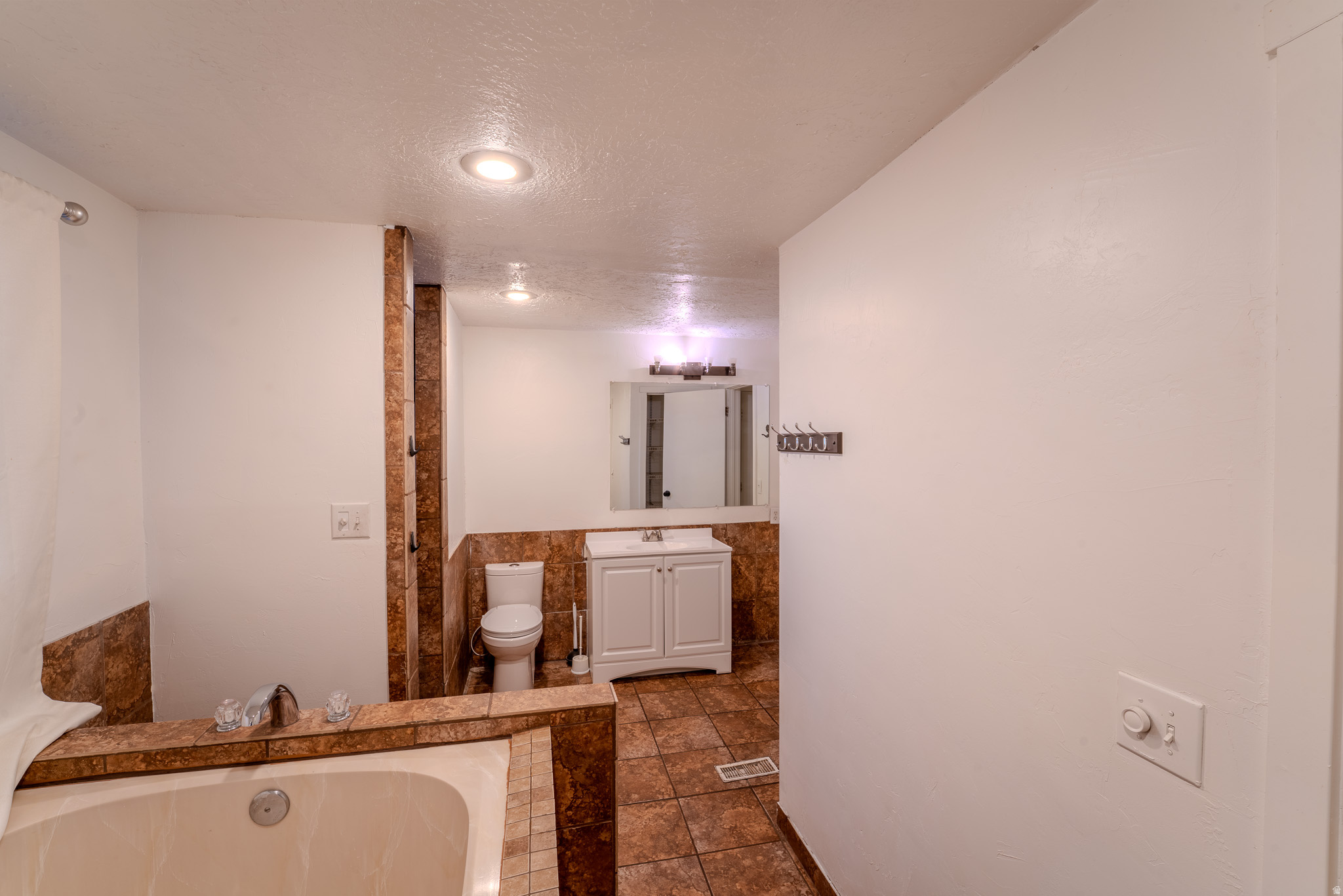 WHITE CITY - Residential