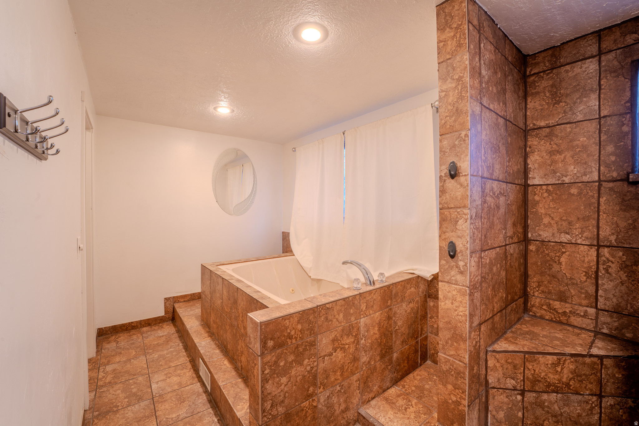 WHITE CITY - Residential