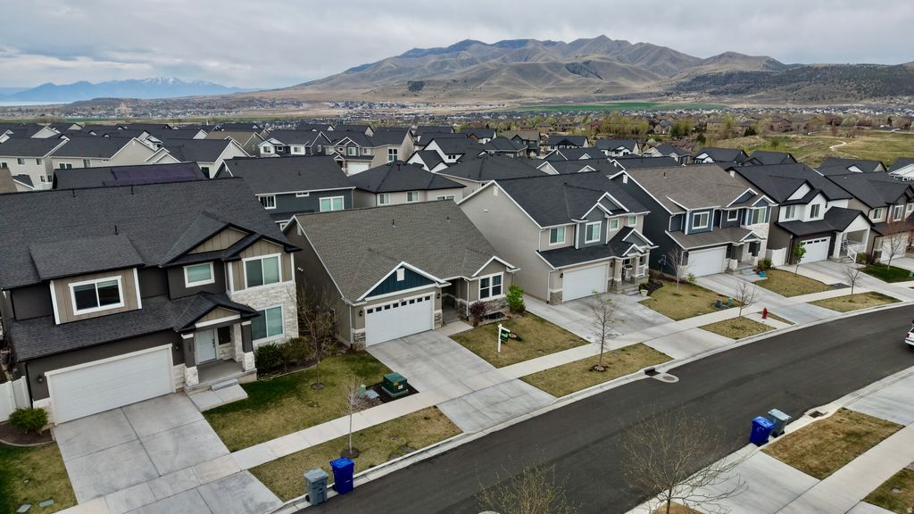 Photo of 128 N FOXMOOR WAY, Saratoga Springs, UT 84045 (MLS # 2147323)