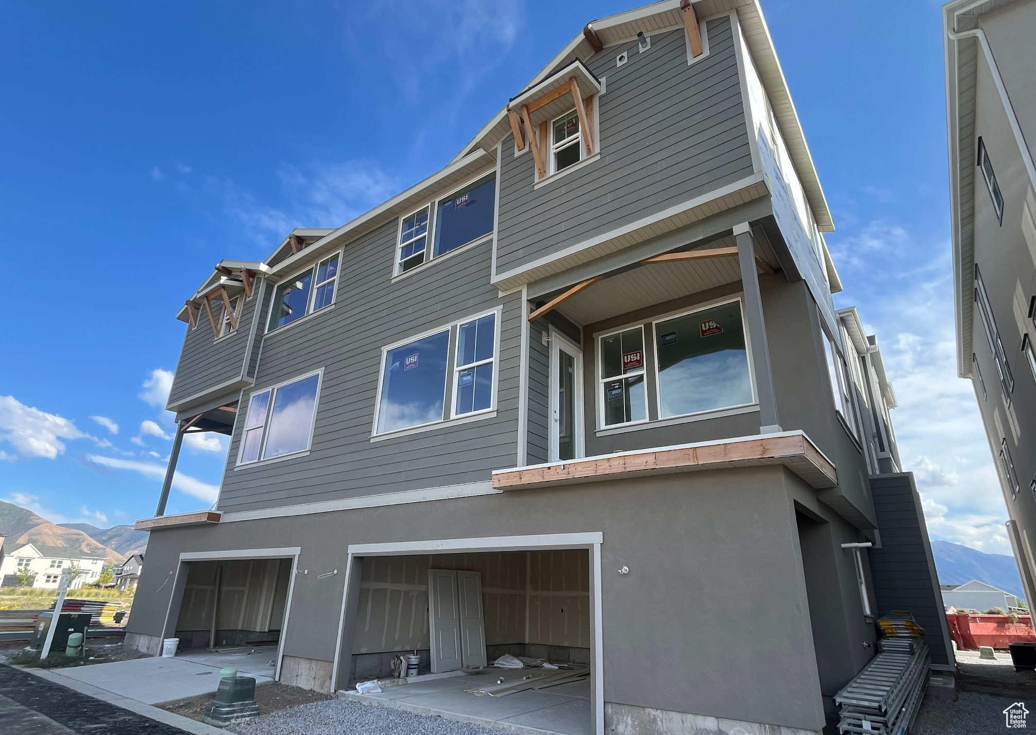 HUNTINGTON RANCH - Residential Income