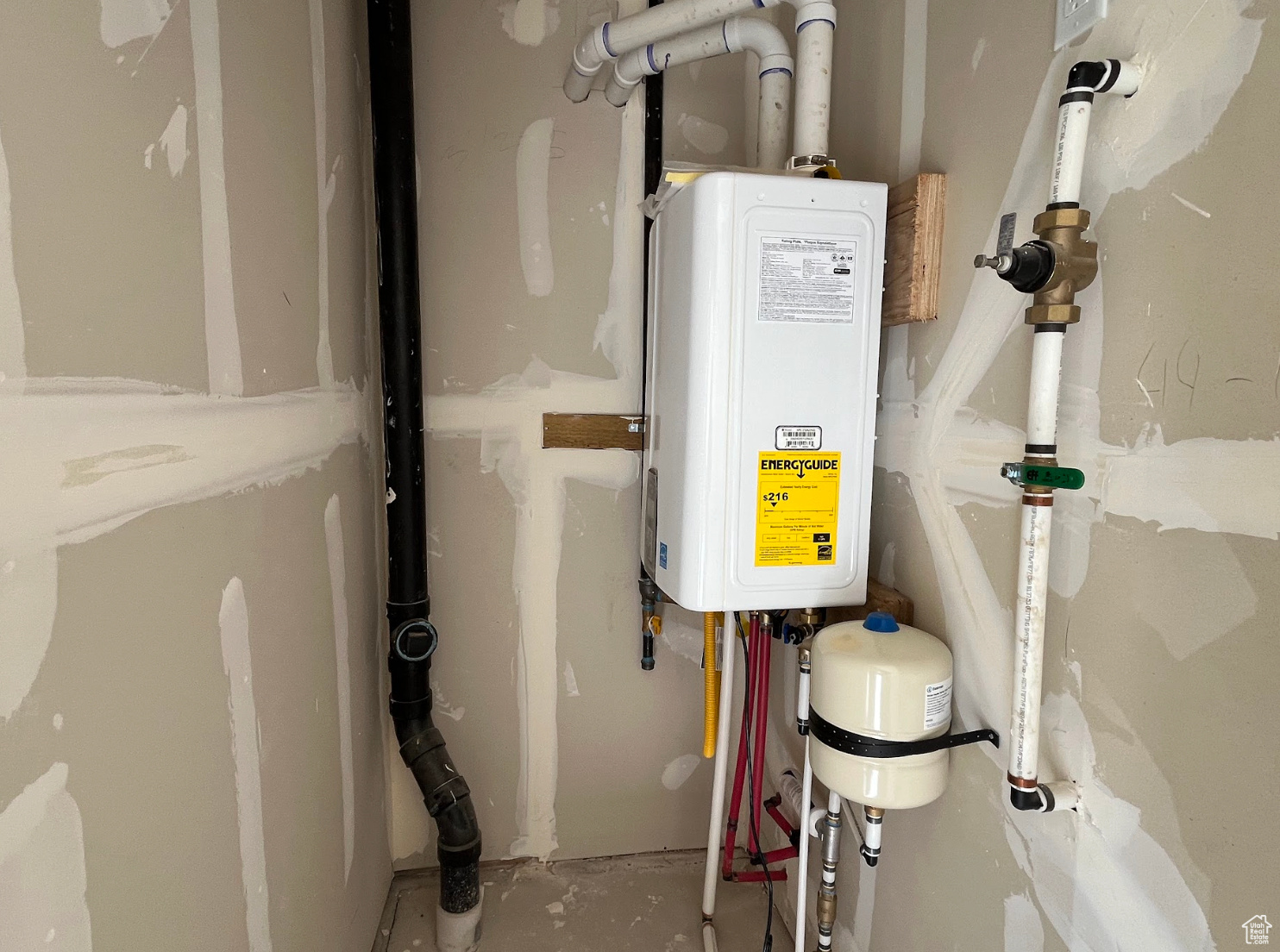 HUNTINGTON RANCH - Residential Income