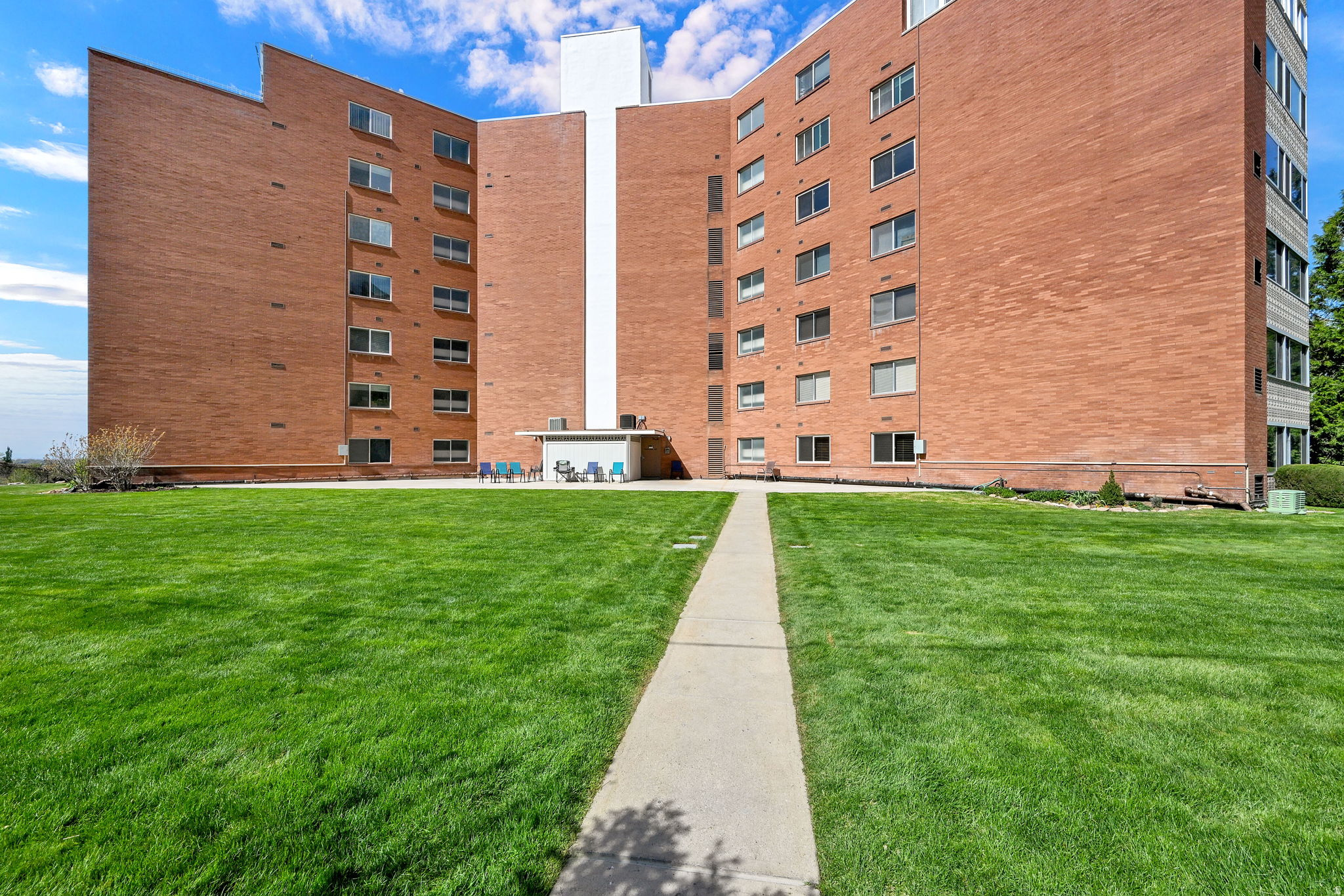 SKYLINE TOWERS - Residential