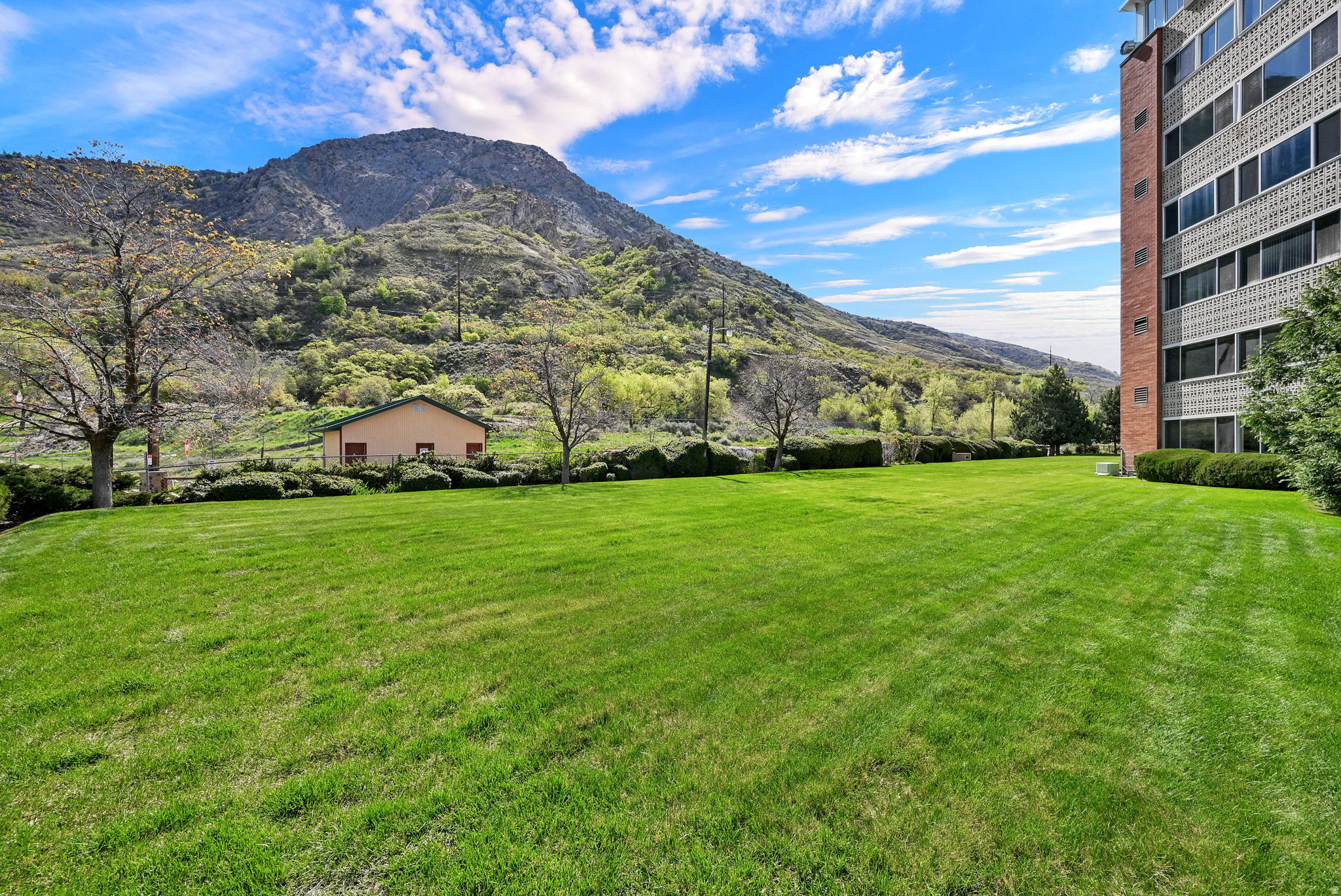 SKYLINE TOWERS - Residential