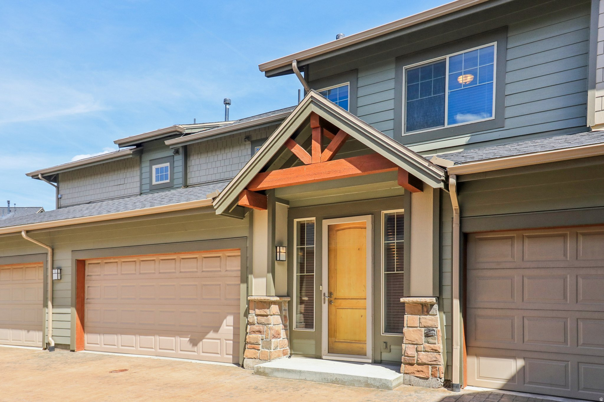 FOX POINTE@REDSTONE - Residential