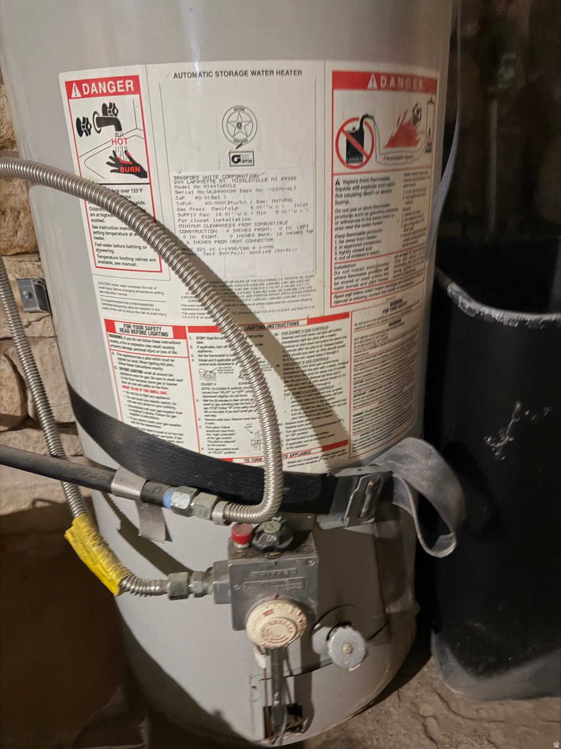 Main image without alt text