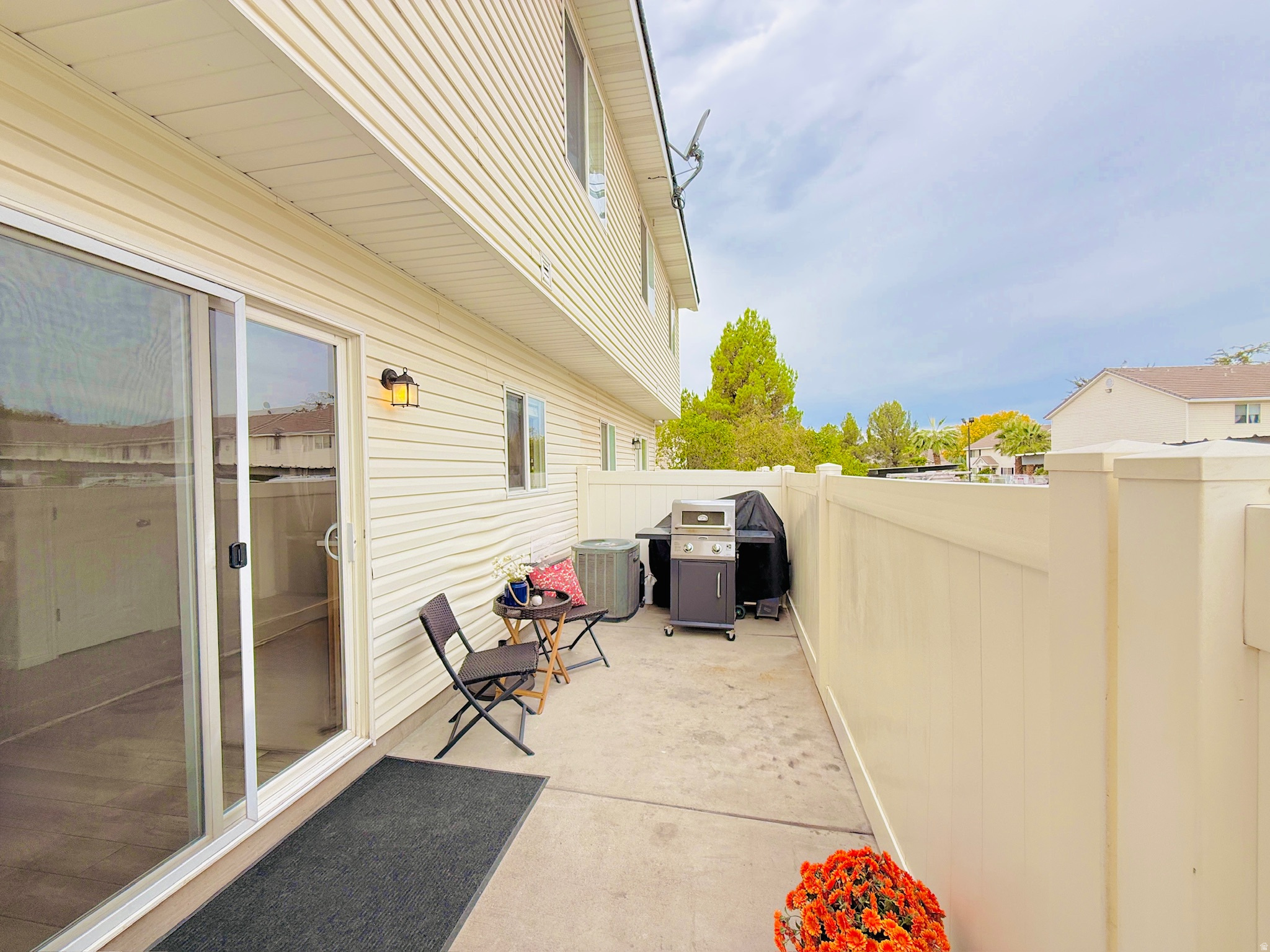 LEXINGTON HILLS TOWNHOMES - Residential