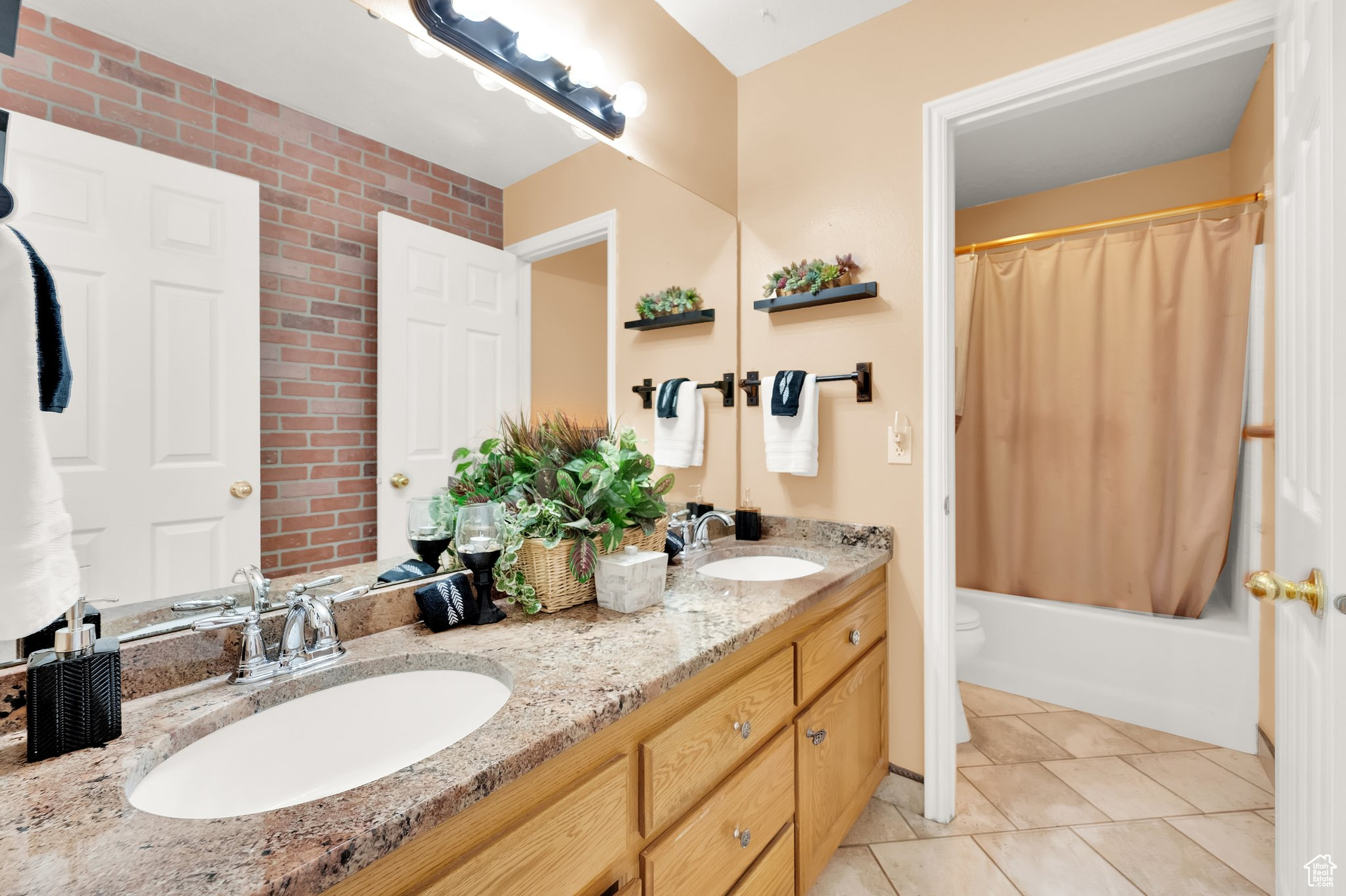 154 W Main St, Bicknell, Utah image 32