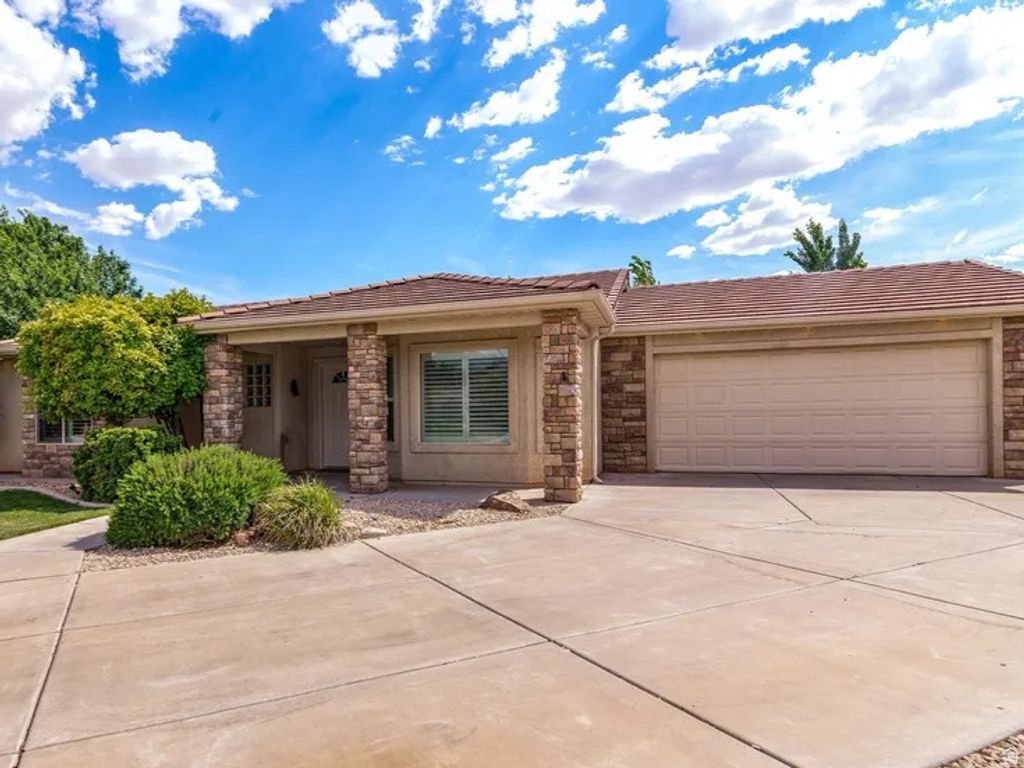 Photo of 2226 E CRIMSON CIR, Saint George, UT 84790 (MLS # 2157421)