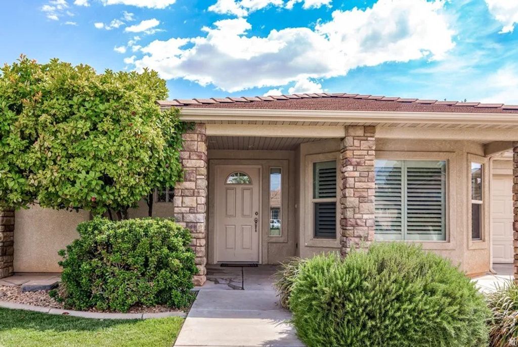 Photo of 2226 E CRIMSON CIR, Saint George, UT 84790 (MLS # 2157421)