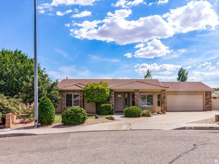This single-level rambler in the Sunrise Ridge community offers a spacious and functional layout featuring three bedrooms and two bathrooms. The interior is highlighted by a large great room with a vaulted ceiling.  The kitchen is designed for efficiency and style, boasting granite countertops, natural wood cabinetry, and a convenient breakfast bar. Throughout the home, quality finishes like plantation shutters, ceiling fans, and a mix of tile and carpet flooring provide a comfortable living environment.  Square footage figures are provided as a courtesy estimate only and were obtained from county records.   Buyer is advised to obtain an independent measurement.