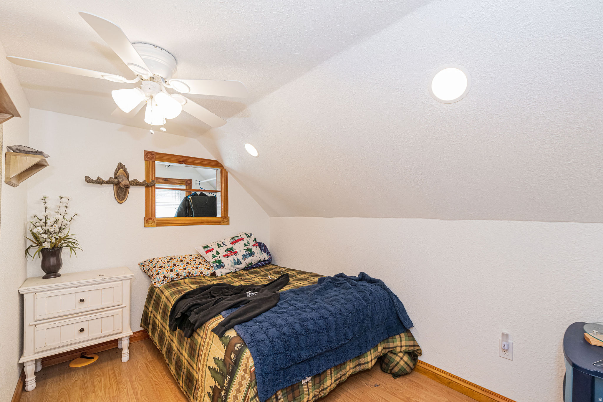 SKYLINE MOUNTAIN RES - Land