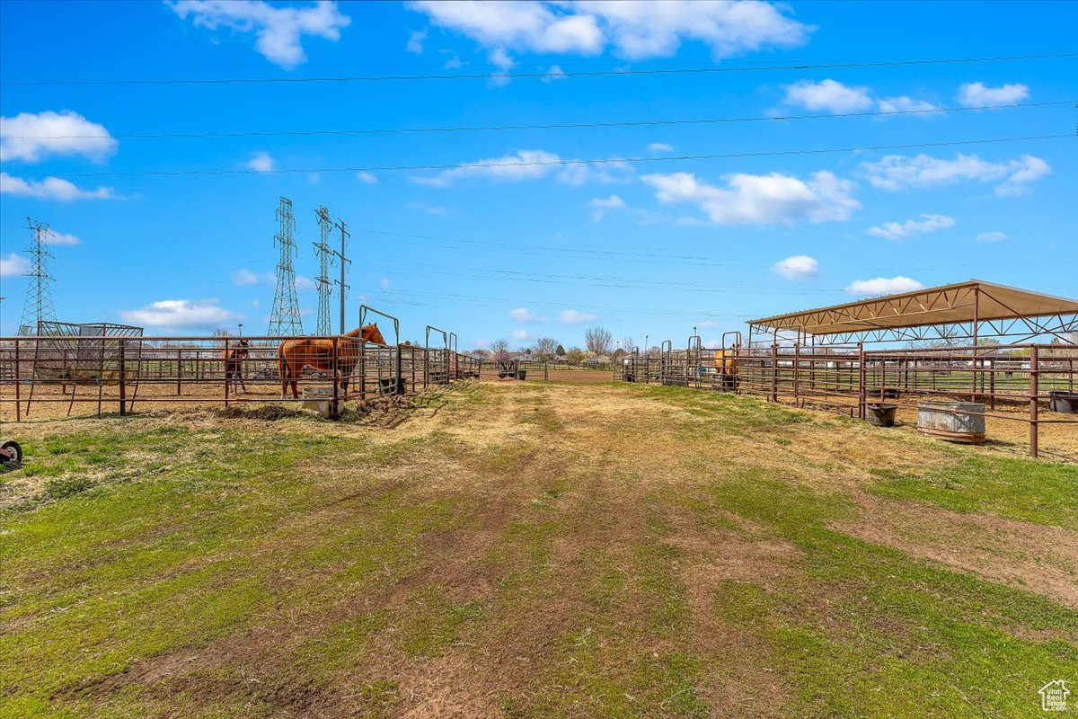 FLYING T STABLES - Residential