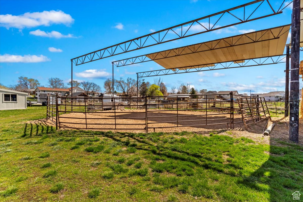 FLYING T STABLES - Residential