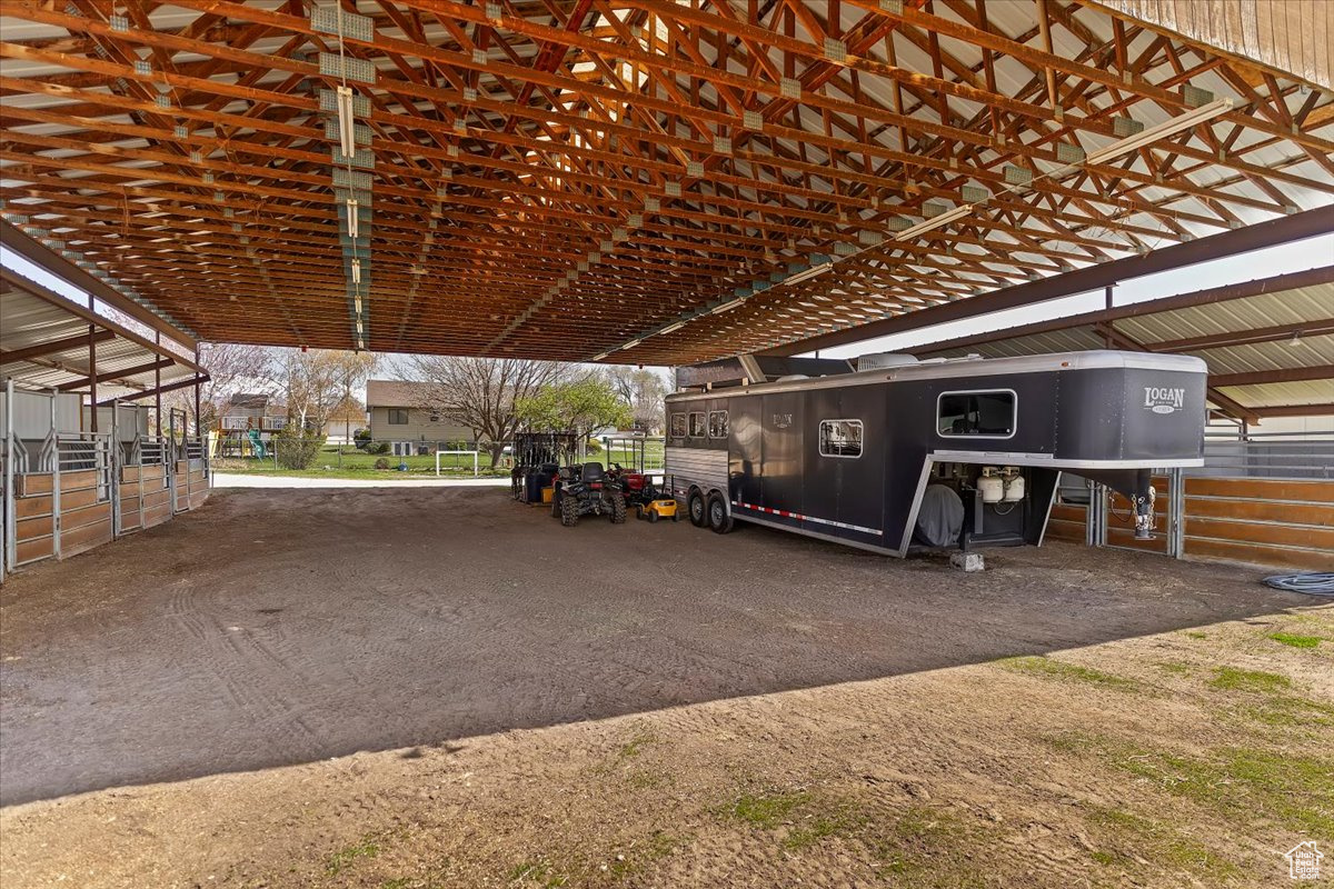 FLYING T STABLES - Residential