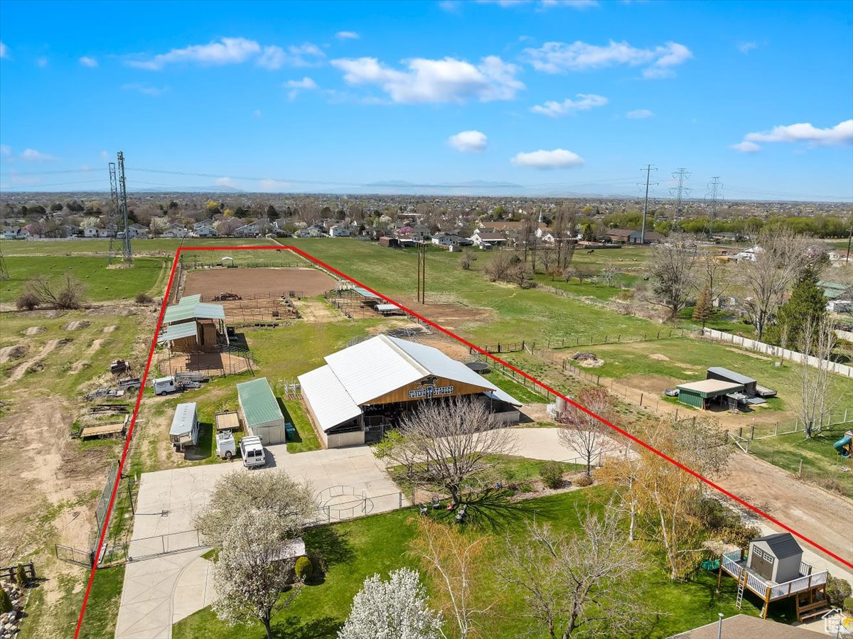 FLYING T STABLES - Residential