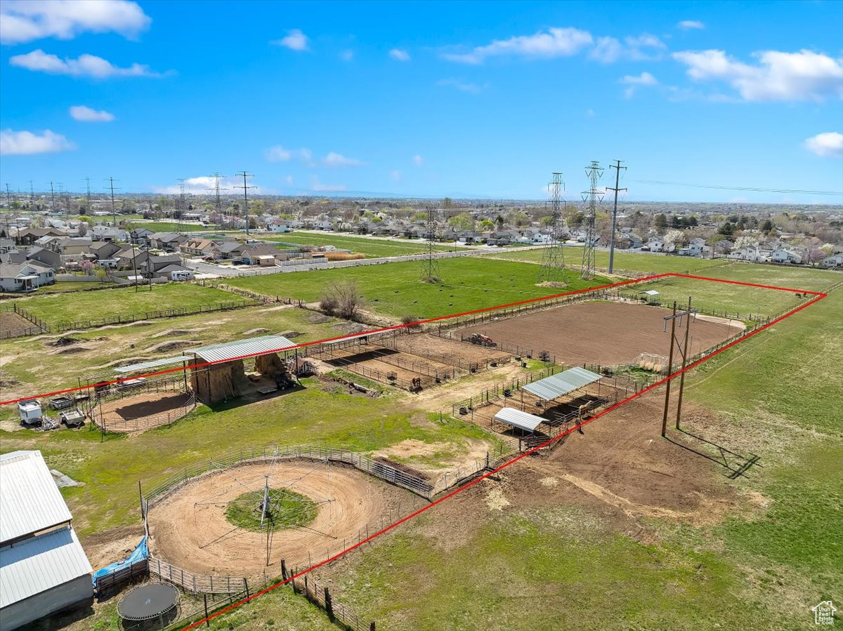 FLYING T STABLES - Residential