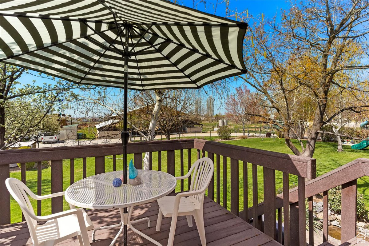 FLYING T STABLES - Residential