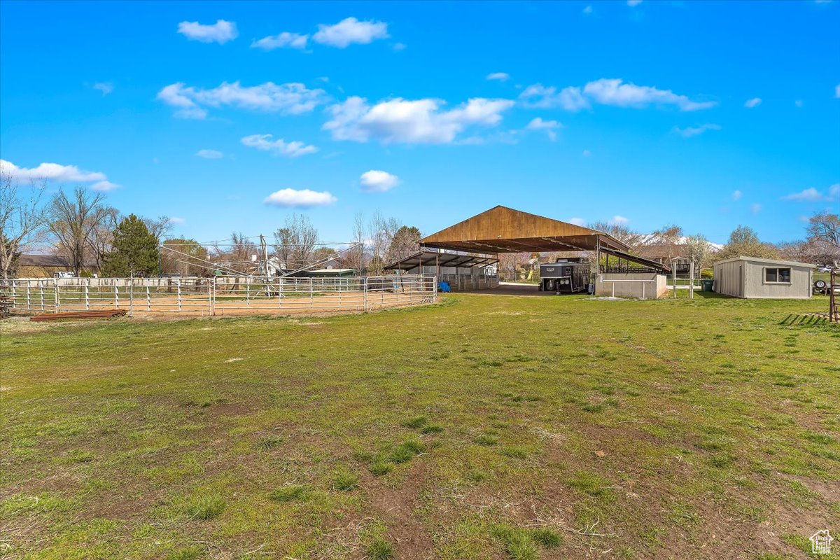 FLYING T STABLES - Residential