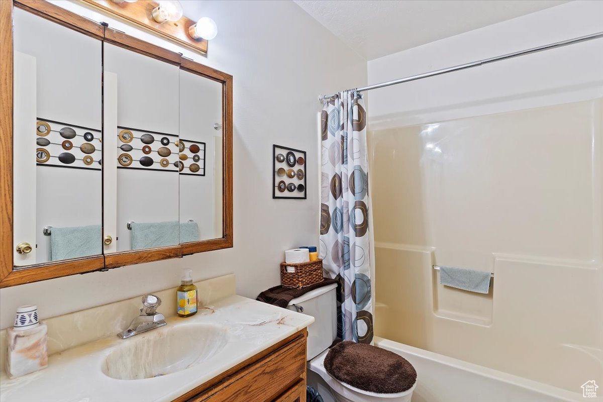 FLYING T STABLES - Residential