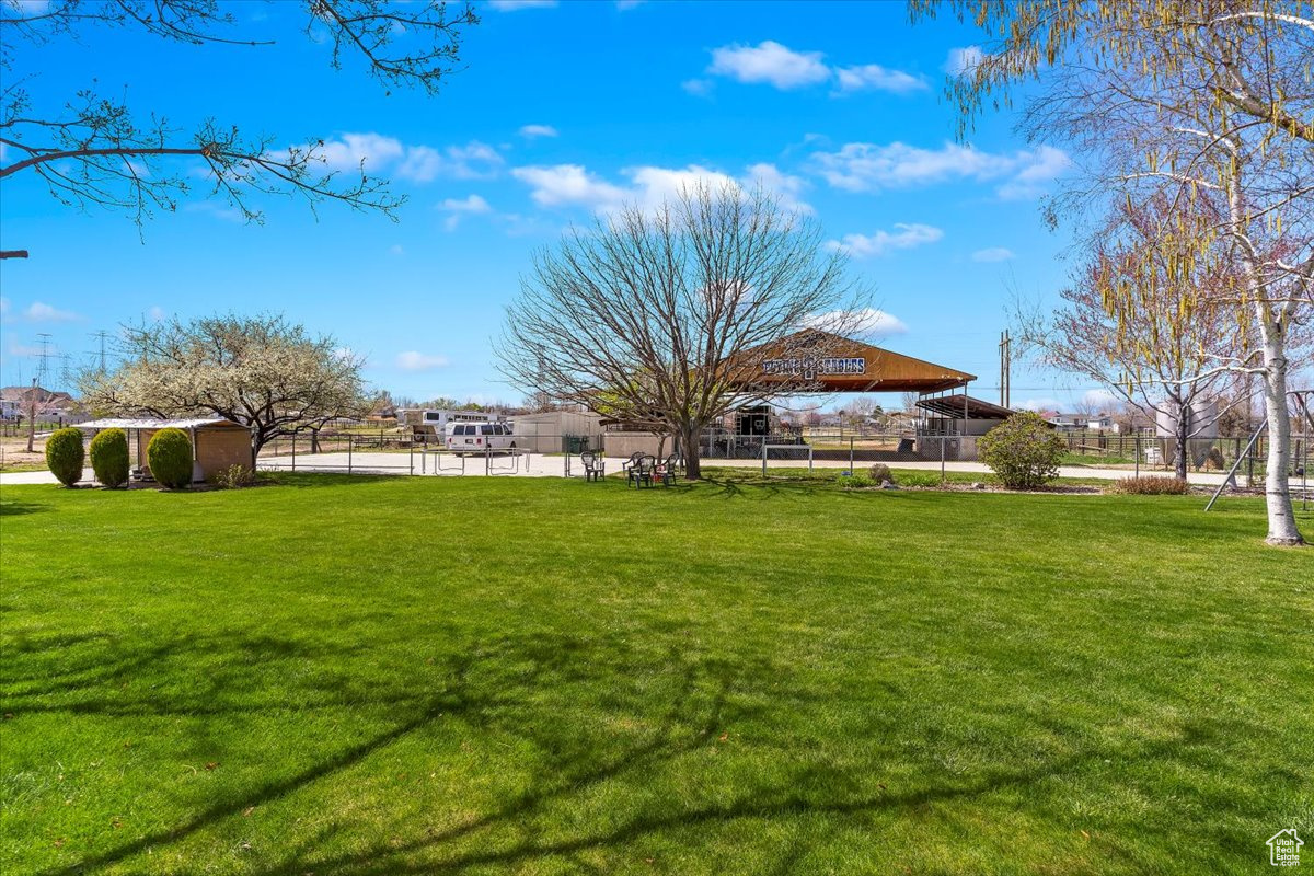 FLYING T STABLES - Residential