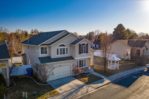 Tiny photo for 1952 E MEADOW DOWNS WAY, Cottonwood Heights, UT 84121 (MLS # 2136733)