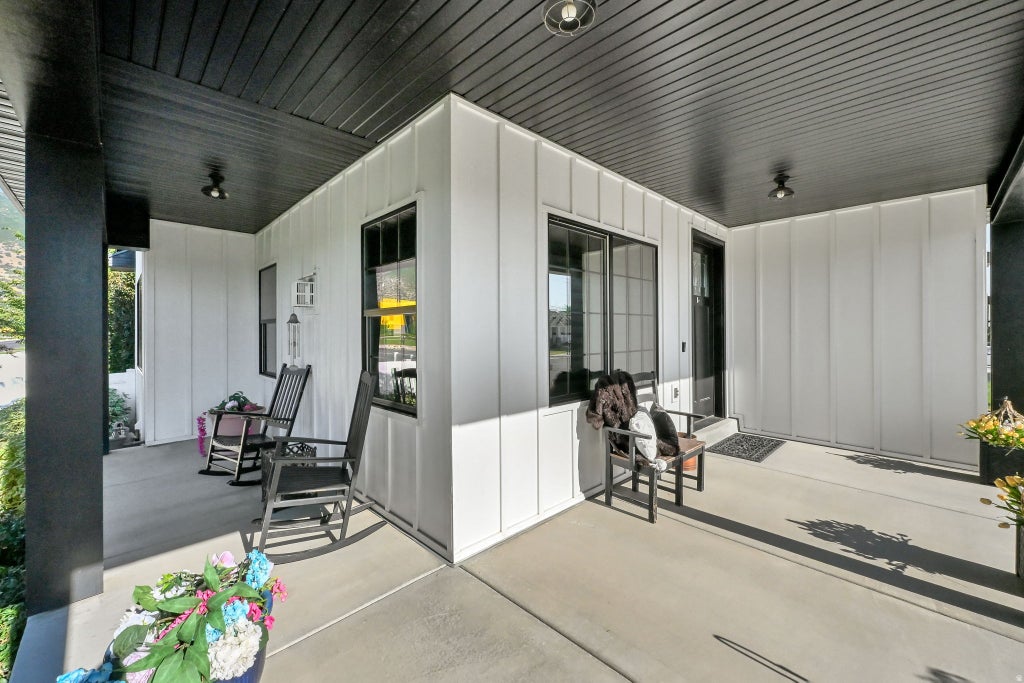 Photo of 945 S 650 W, Farmington, UT 84025 (MLS # 2175949)