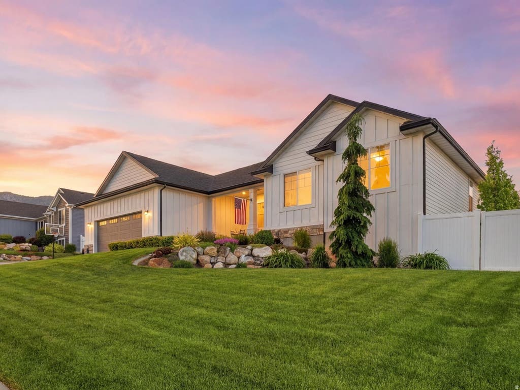 Photo of 1058 E 300 S, Smithfield, UT 84335 (MLS # 2163618)