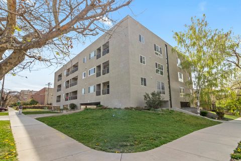 Photo of 207 S 600 E #3H, Salt Lake City, UT 84102 (MLS # 2147112)