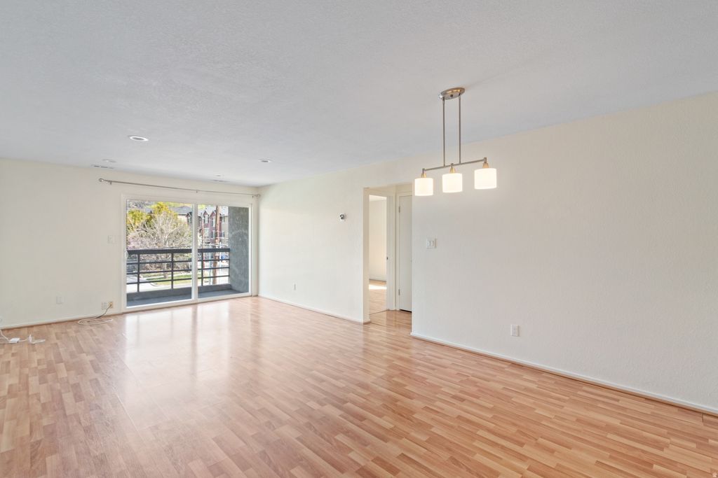 Photo of 207 S 600 E #3H, Salt Lake City, UT 84102 (MLS # 2147112)